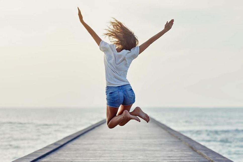 Ohne Bauchschmerz und Verstopfung unbeschwert den Urlaub genießen: Eine gut sortierte Reiseapotheke schafft beste Voraussetzungen dafür. Foto: DJD/DulcoLax/Getty Images/Viktor Gladkov