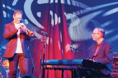 Dr. Axel Ster (rechts) und Ingolf Burkhardt musizieren aus Anlass der Preisverleihung.