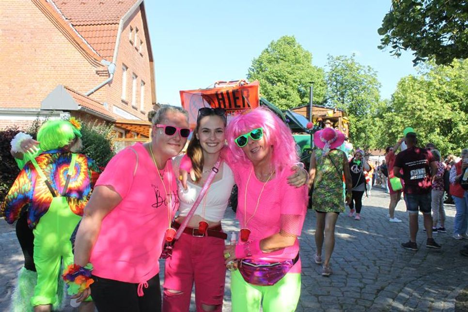 Die Schlager-Party am Bungsberg verspricht eine fröhliche und ausgelassene Stimmung. (Archivfoto aus 2023)
