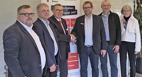 Freuen sich über die gelungene Fusion: Heiko Hahn (kaufmännischer Vorstand KV Ostholstein), Dirk Sohn (Präsidium KV Ostholstein), Gerd Schuberth (Präsident KV Ostholstein), Jörg Hoppe (stellvertretender Vorsitzender KV Plöner Land), Bernd Ullrich (Schatzmeister KV Plöner Land) und Else von Ludowig (Vizepräsidentin KV Ostholstein).