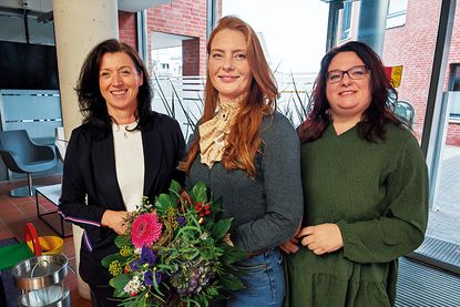 Lea Sommerfeld (Mitte) ist seit 1. Oktober die neue Gleichstellungsbeauftragte der Gemeinde Scharbeutz und wurde jetzt von Bürgermeisterin Bettina Schäfer und Hauptamtsleiterin Stefanie Wehe (rechts) offiziell vorgestellt.