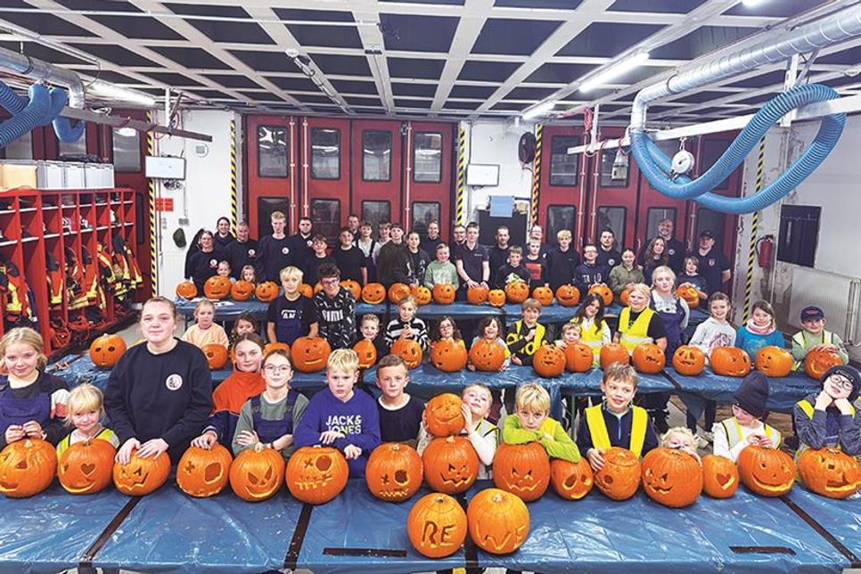 Das beliebte Kürbisschnitzen lockte wieder viele Mitglieder aus den Scharbeutzer Nachwuchswehren an.