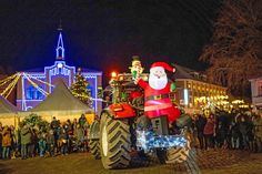 Mit dem Lichterzauber fahren und sammeln die Landwirte für einen guten Zweck, in diesem Jahr für das in Oldenburg geplante Hospiz.