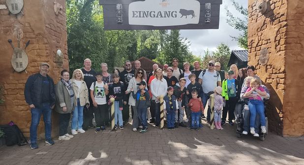 Kinder, Eltern und Großeltern verbrachten einen abwechslungsreichen Tag mit vielen tierischen Begegnungen und gemeinsamen Erlebnissen.