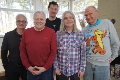 Michael Pan, Thomas Karallus, Marcel Path, Fritz Rott und Joachim Kaps (v. lks.) gaben fleißig Autogramme für den guten Zweck.