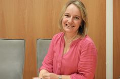 Doreen Falke ist Pflegetrainerin an der AMEOS Klinik in Eutin und Ansprechperson für die Familiale Pflege.