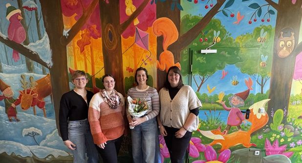 Johanna Grapengeter (Vorstand), Vanessa Dahlmann (Vorstand), Cindy Fröhlich (Künstlerin) und Friederike Lamp (Kita- Leitung) (v. lks.).