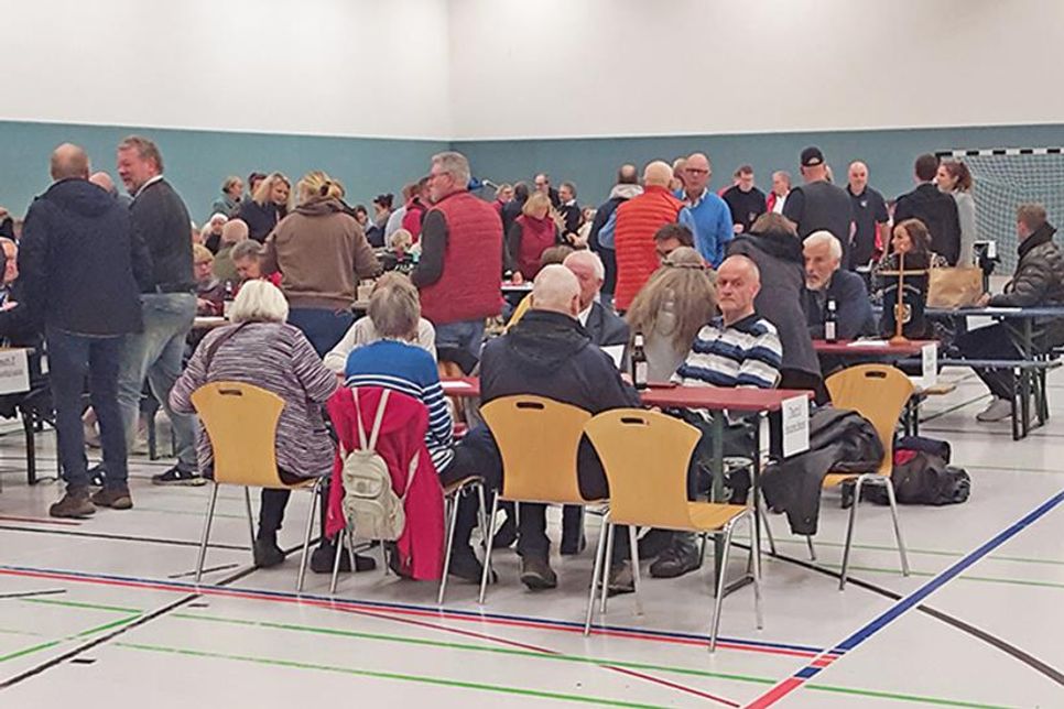 27 Mannschaften waren zum Dörferquiz in der Sporthalle Hutzfeld angetreten.