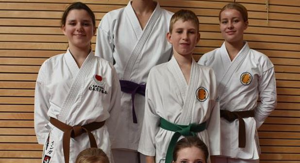 Inga Lotta Krämer, Piet Müller, Jesper Zabor, Pietje Schultz (stehend v. lks.),  Karlotta Gerthenreich, Sophie Bohner (kniend).