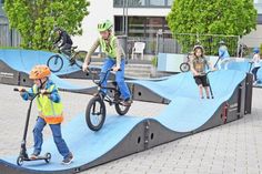 Der Pumptrack auf dem Cathrinplatz wurde am vergangenen Sonntag „eingeweiht“ und wird nicht nur beim Kinderfest des Schusterfests ein Highlight sein – der Parcours kann täglich von Interessierten genutzt werden.