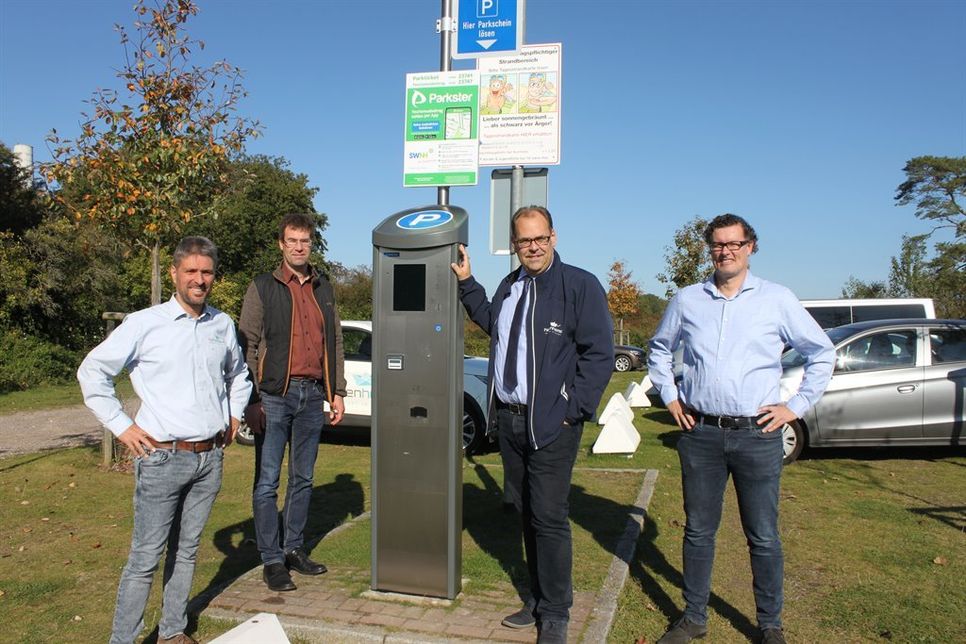 V. lks.: Stephan Reil (Tourismus-Service), Amtsleiter Klaas Raloff, Bürgermeister Mirko Spieckermann und Ingo Eitelbach (Stadtwerke).