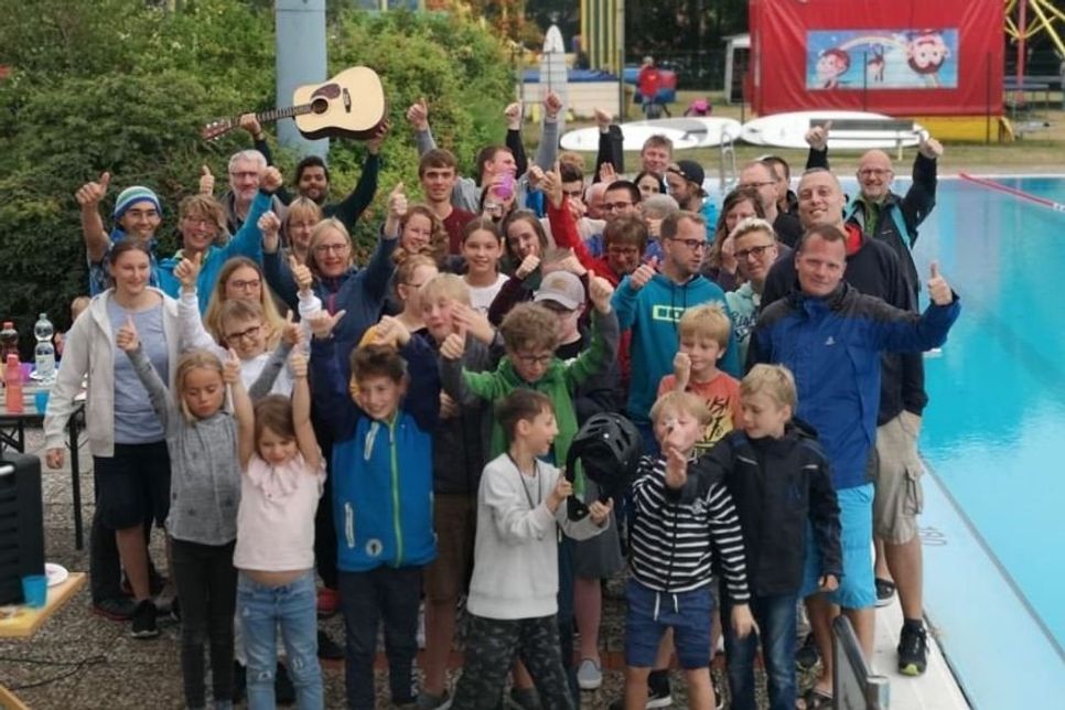 Sie lassen kleine Kinderaugen leuchten: Mit der Unterstützung dieser engagierten Schwimmer können nun im Kinder-Tageshospiz wieder einige Kinderwünsche erfüllt werden.