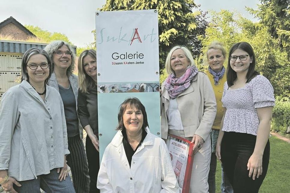 Die Organisatoren und Teilnehmer der Ateliertage laden zu einer Rundreise zu den Ateliers und Werkstätten der Holsteinischen Schweiz ein (v. l.): Stephanie Krämer (Eutin), Barbara Wolf (Plön), Caroline Backmann (TZHS), Susann Kasten-Jerke (Ascheberg), Sabine Könneker (Plön) und Nele Drews (Projektkoordinatorin)