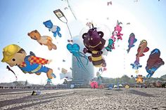 Am langen Wochenende, vom 29. September bis 3. Oktober, findet wieder das große Herbstdrachenfest in Travemünde statt.  (Foto: Vögele/LTM)