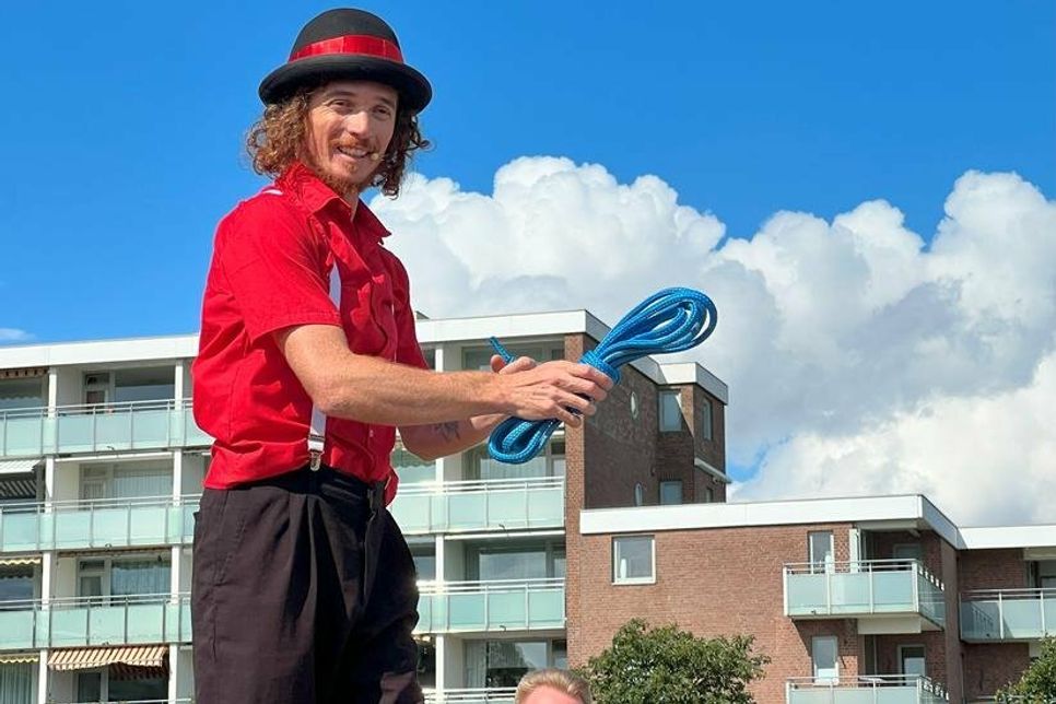 Zahlreiche Artisten, Gaukler, Jongleure und Musiker zeigten ihr buntes Programm.