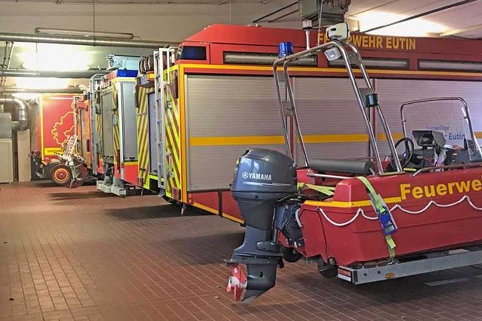 Für jeden Einsatz gerüstet: Zur Feuerwehr-Flotte Eutin gehören auch Boote.