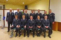 Die gewählten, geehrten und beförderten Kameraden: hintere Reihe, v. lks.:Klaus Seehase, Kay Fischer (Kreisfeuerwehrverband), Carsten Schulz, Ralf Höppner, Henning Kröger, Sascha Seehase, Helmut Lange (stv. Bürgermeister)vordere Reihe, v. lks.:Joel befeld, Yannik Brömme, Britta Lange, Leif-Erik May, Johannes Kempe