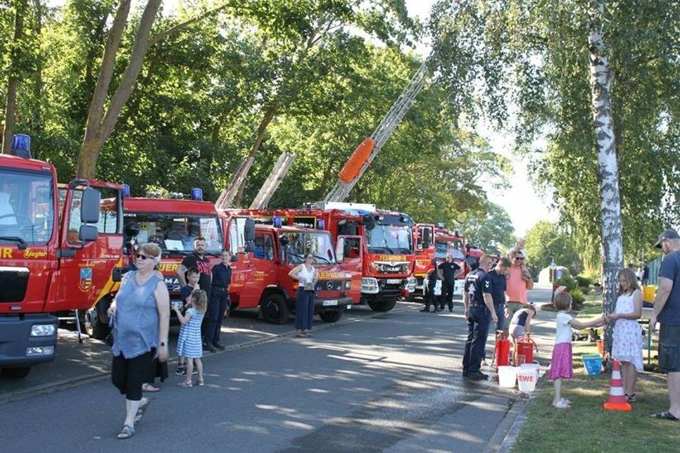 Die Feuerwehren der Gemeinde Lensahn präsentierten ihre Fahrzeuge und Mitmach-Aktionen.