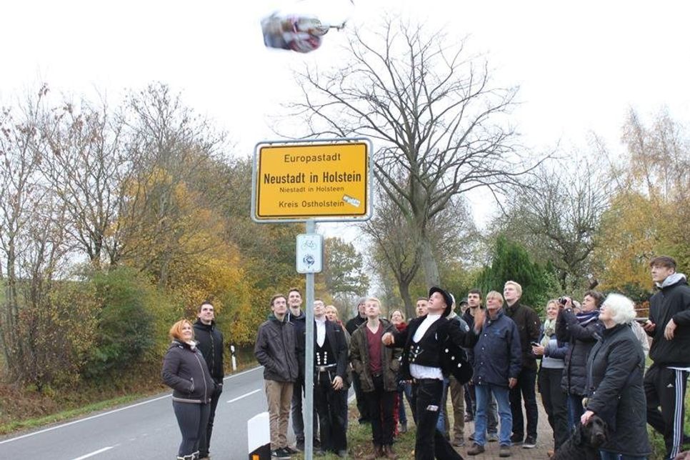 Zuerst flog das Gepäck über die Stadtgrenze.