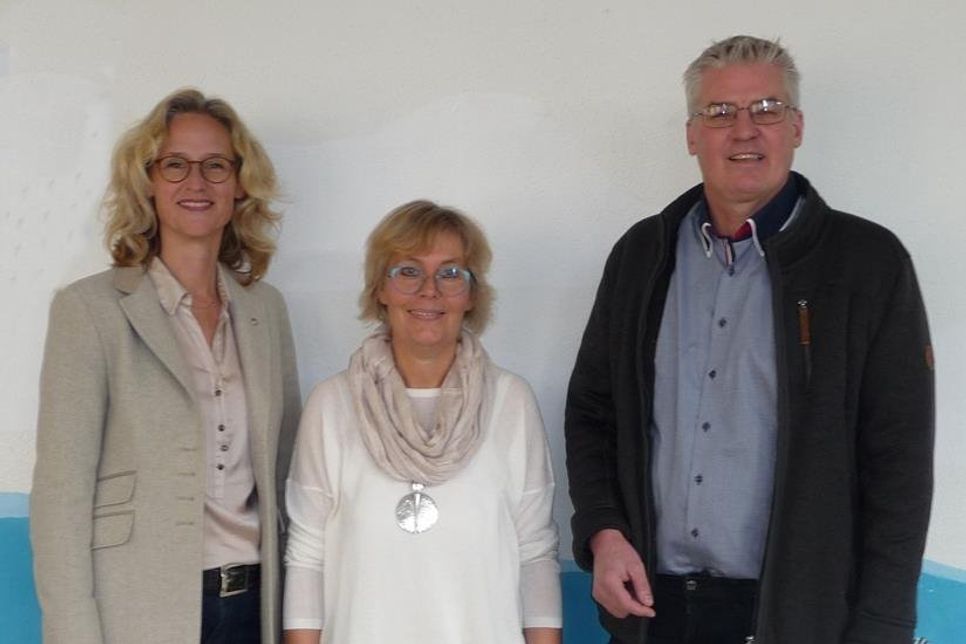 Präsidentin des Rotary Clubs Neustadt-Ostsee, Nina Hiller, Rektorin der Grundschule Neustädter Bucht, Michaela Grave, Präsident des Lions Clubs Neustadt, Steffen Knoop (v. lks.).