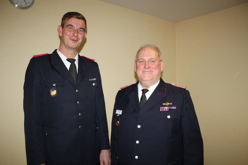 Die Spitze der Lensahner Gemeindefeuerwehr mit Gemeindewehrführer Hartmut Junge (re.) und seinem neuen Stellvertreter Alexander Bendt.