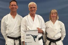 Es freuen sich über die Auszeichnung die Trainer Heinrich Marwell, Andreas Laue und Annette Beth (v. lks.).