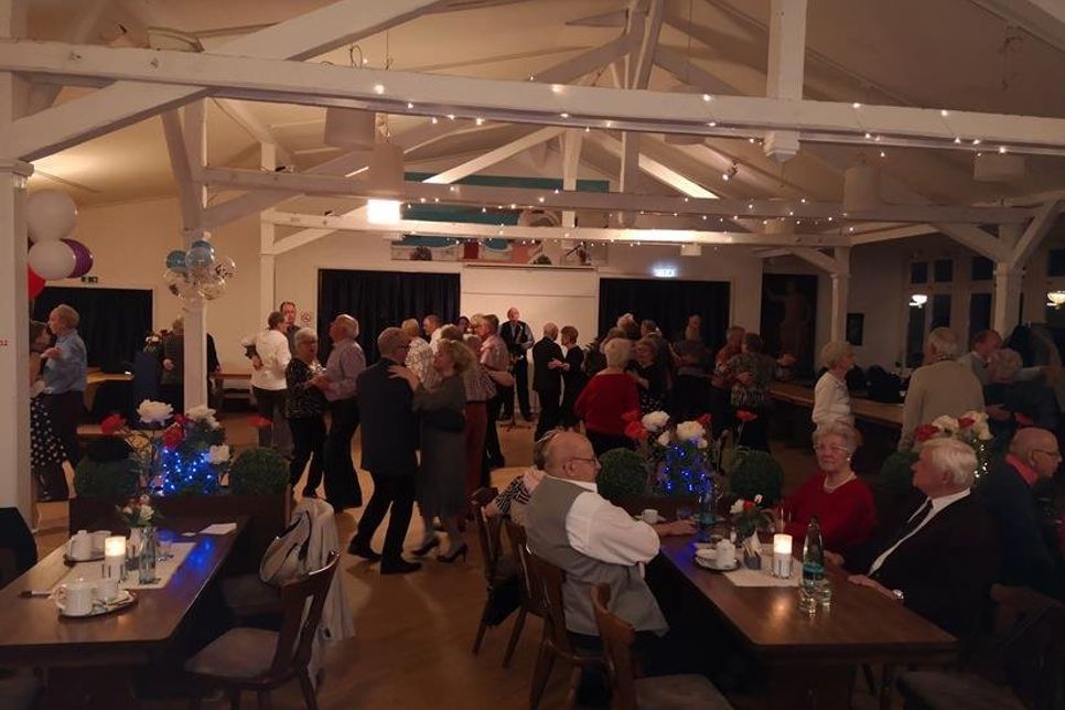 Die stimmungsvolle Livemusik sorgte für eine volle Tanzfläche.