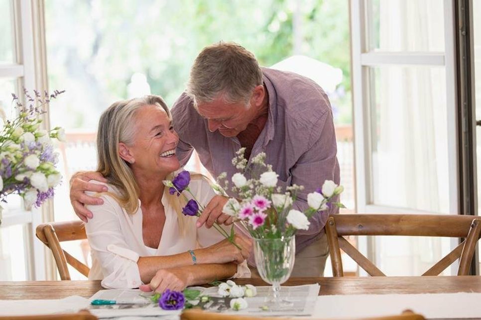 In Deutschland schenken sich Verliebte vor allem Blumen.