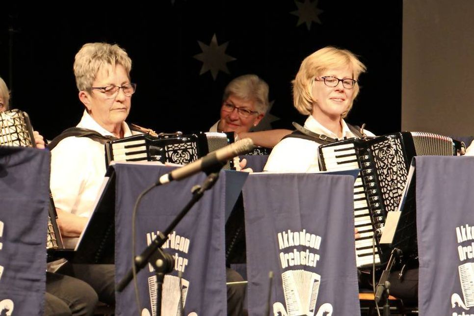 Mit Musik und Ehrenamt im Einsatz: Orchesterleiterin Ulla Borchert (lks.) und Vereinsvorsitzende Elisabeth Keinki.