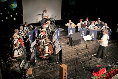 Breit aufgestellt in den Musiklandschaften der Welt: das Akkordeonorchester Ostseekrabben.
