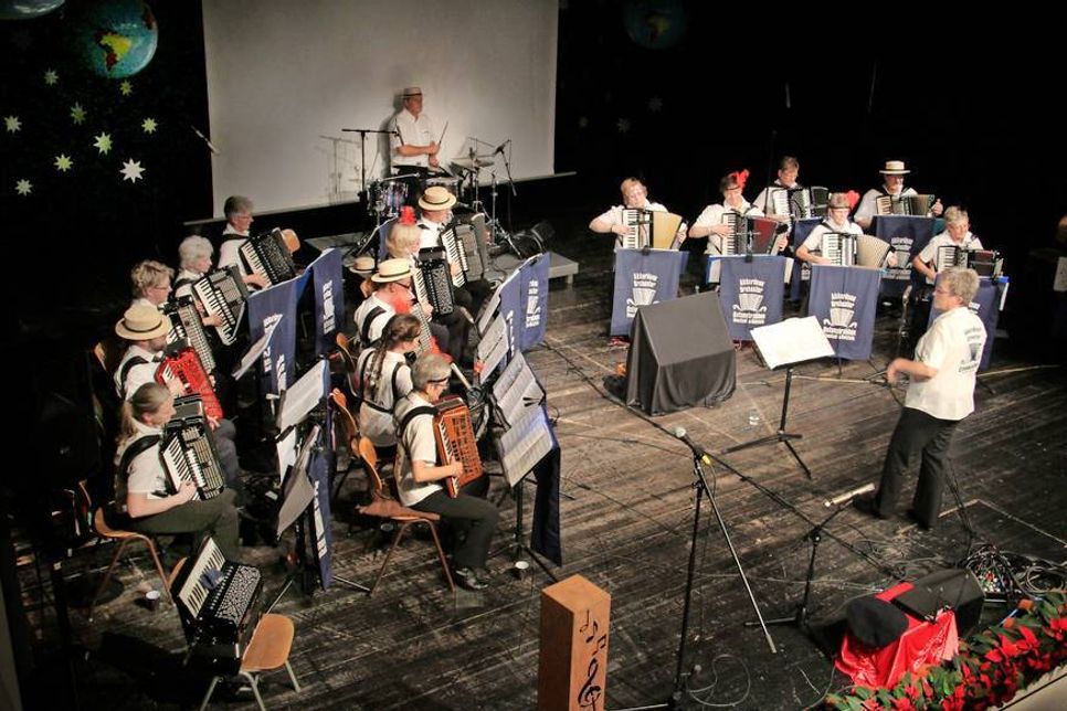 Breit aufgestellt in den Musiklandschaften der Welt: das Akkordeonorchester Ostseekrabben.