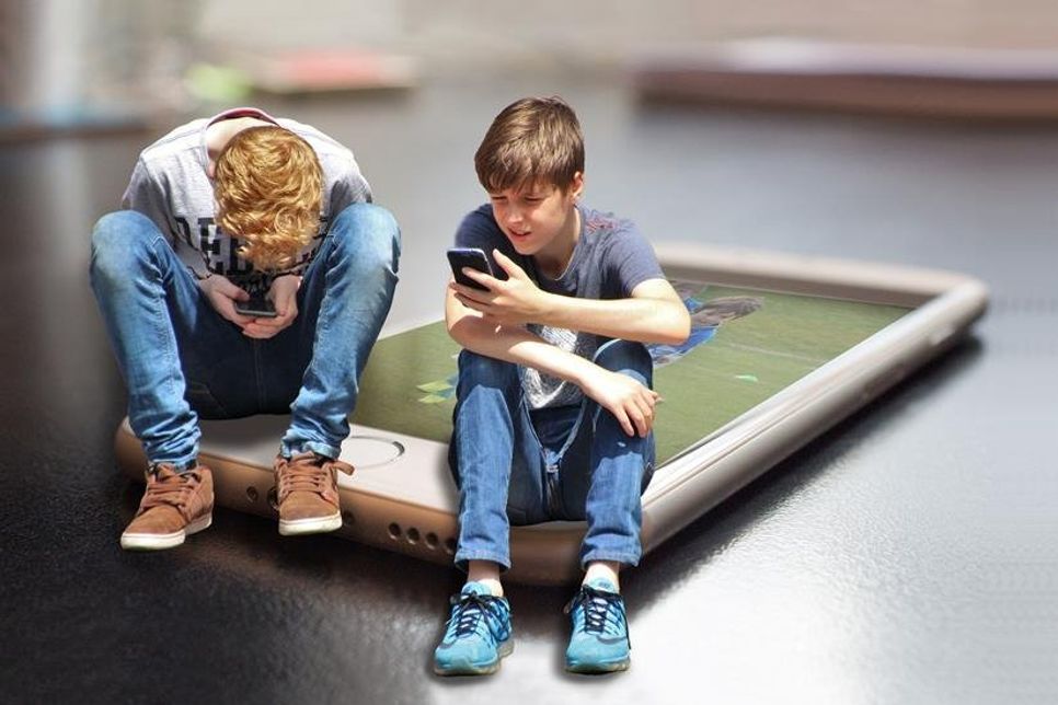 Das Smartphone gewinnt immer mehr an Präsenz im Alltag der Kinder und Jugendlichen.