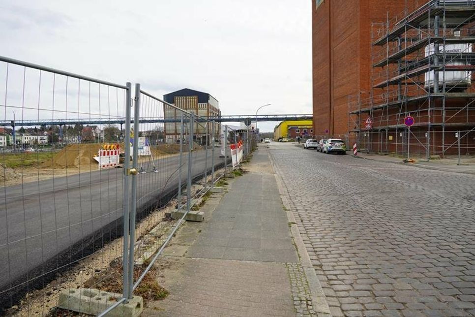 Bis Ende April/Anfang Mai werden die Arbeiten hier dauern. Eine Ersatzfahrbahn ist bereits startklar zum Befahren.