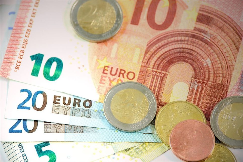 Die Landesregierung will kleinen Firmen helfen. Mit 10.000 Euro soll beispielsweise ein Gewerbetreibender oder Selbstständiger mit bis zu 10 Vollzeitarbeitskräften unterstützt werden.