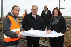 Jens Rietschel und Kevin Mangels vom Stadtbauamt, Bürgermeister Mirko Spieckermann, Bauausschussvorsitzender Willy Heckel und Amtsleiterin Stadtbauamt Antje Weise (v. lks.) erläuterten die Pläne des Umbaus.