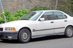 Der Unfallflüchtige fuhr einen weißen BMW der 3er Reihe, wie er auf diesem Vergleichsfoto zu sehen ist.