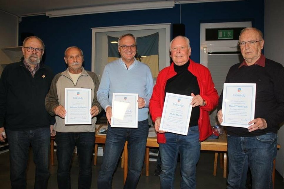 Die geehrten Mitglieder Christian Schöning, Reinhold Hoffmann, Hans Peter Bedey, Heiko Marsen und Horst Wunderlich (v. lks.).