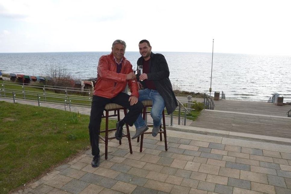 Schorsch Müller (lks.) und Tobi Burmeister laden wie in den vergangenen Jahren zur feucht-fröhlichen Party für den bekannten guten Zweck ein.