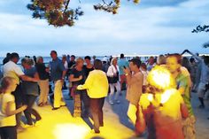 Eine volle Tanzfläche wird es auch in diesem Sommer wieder beim „Tanzen am Meer“ in Niendorf/Ostsee geben. (Foto: René Kleinschmidt)