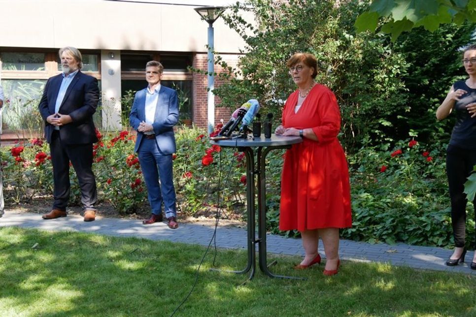 Auf der Pressekonferenz sprachen außer der Ministerin auch Gesundheitsminister Heiner Garg sowie Vertreter der Sportverbände. Foto: Innenministerium