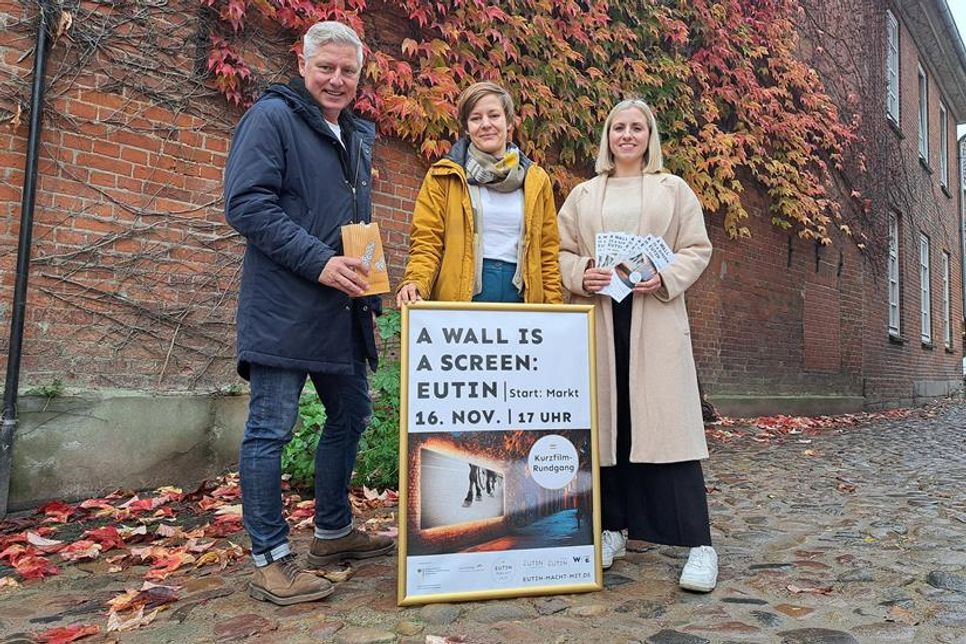 Marcus Gutzeit von der WVE, Ideengeberin Marie Jung und Projektmanagerin Julia Matthiensen (rechts) laden herbstlichen zum Outdoor-Event ein