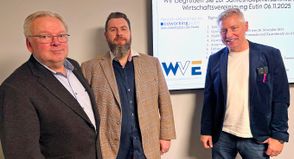 Die WVE-Vorstandsmitglieder Manfred Reinhardt, Christian Schulz und Marus Gutzeit (v.l.) wurden in ihren Ämtern bestätigt. Foto: Graap