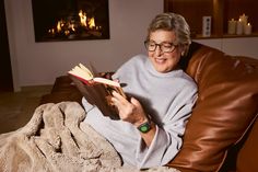 „Lindenstraße“-Star Marie-Luise Marjan plädiert für Sicherheit: Mit dem Notrufknopf am Armband oder einer Halskette ist man immer für Notfälle gerüstet.