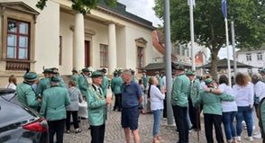 Gildebrüder und Gildedamen nach der Abrechnung im Rathaus.