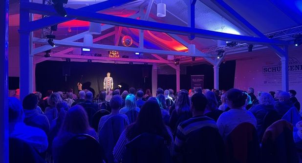 Bühne frei für die nächste Comedy-Night in Gordans Schützenhof Neustadt.