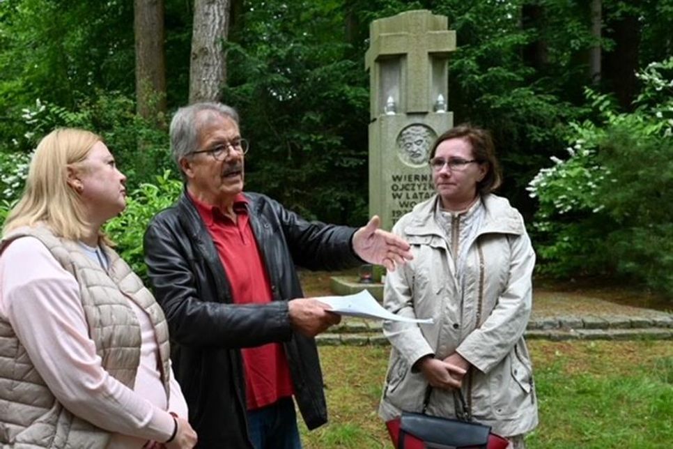 Helmut Kurth im Gespräch mit Konsulin Marzena Szczypulkowska-Horvath.