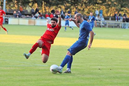 Tim Schüler (rechts) sorgte für Druck auf der linken Außenbahn.