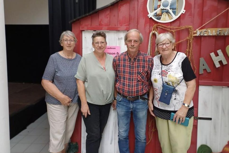 Der DRK-Vorstand bedankt sich bei Axel Dons für seine Spendenbereitschaft.