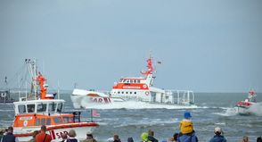 Am Sonntag ist Tag der Seenotretter von der DGzRS auf ihren Stationen an Nord- und Ostsee – mit Vorführungen, Besichtigungen, Mitfahrten und vielen Gesprächen.
