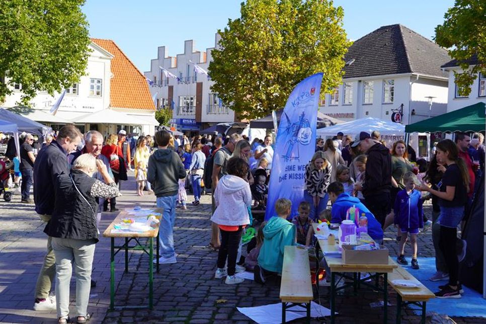 Den ganzen Tag über war der Marktplatz rappelvoll.